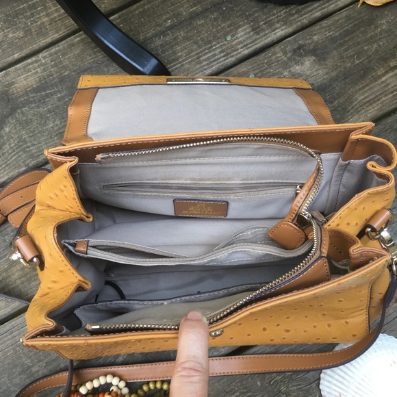 Rowallan Peach Yellow Tan 3 Section Lthr Shldr Bag - Picture 3 of 8